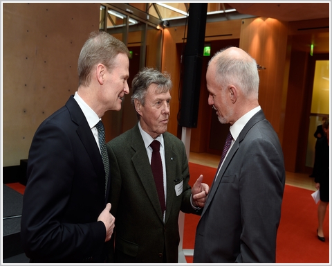 Intensive Debatten über das EEG 2016: Josef Göppel setzt sich beim Staatssekretär für Bürgerenergie ein. Teilnehmer von rechts: Staatsekretär Baake, MdB Göppel und DGRV-Vorstandsvorsitzender Dr. Ott